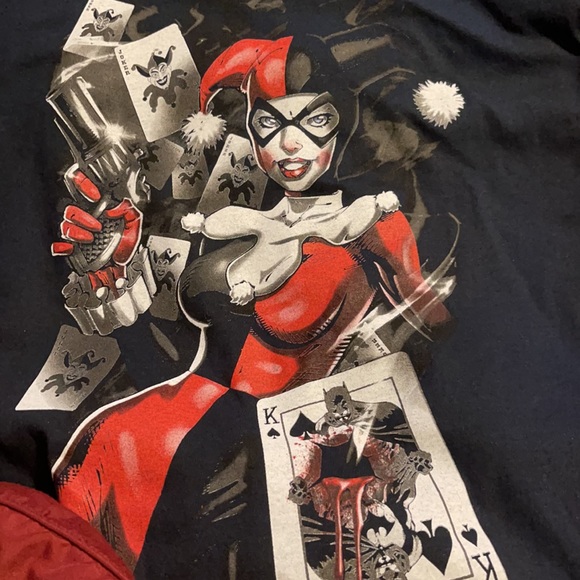 LICENSED DC COMICS HARLEY QUINN SMOKING GUN WILD CARD LARGE MEN’S T-SHIRT NWOT - Picture 3 of 7